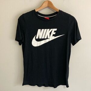 Women’s Nike Black and white logo T-Shirt, size medium, short sleeve tee